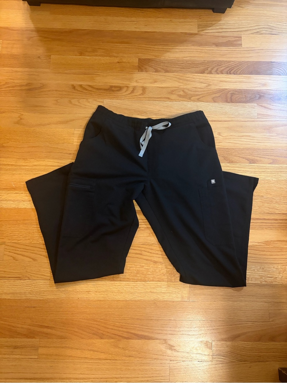 Women’s FIGS Yola slim scrub pant black size M